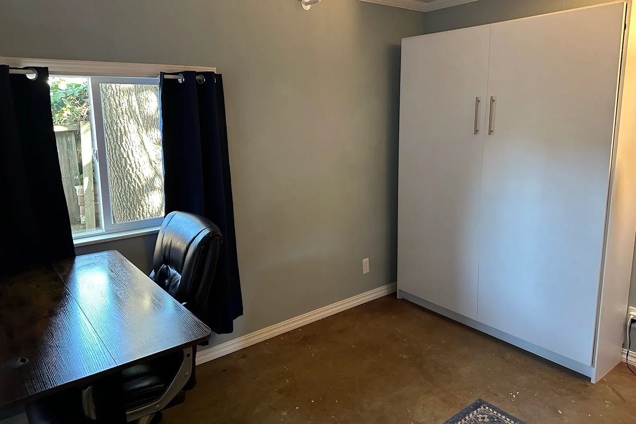 1004 Almanor Ave - Photo 3 of 16