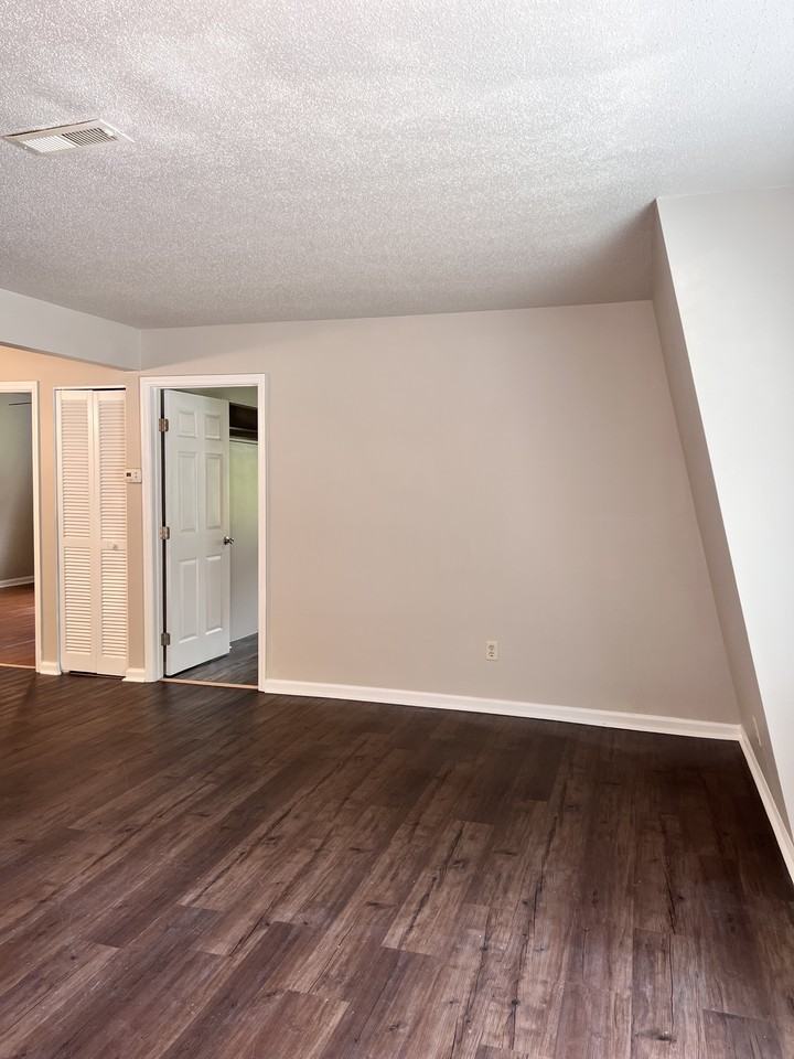 511 Poplar St #F - Photo 3 of 22