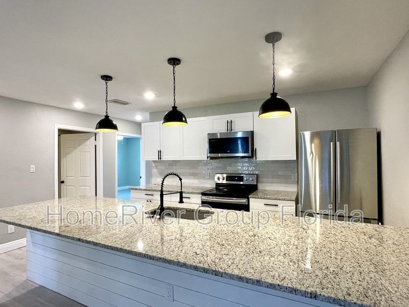 2728 14th Ave S - Photo 3 of 19