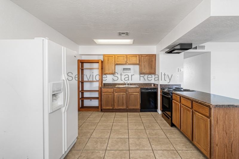 1158 W Hillview St - Photo 5 of 24