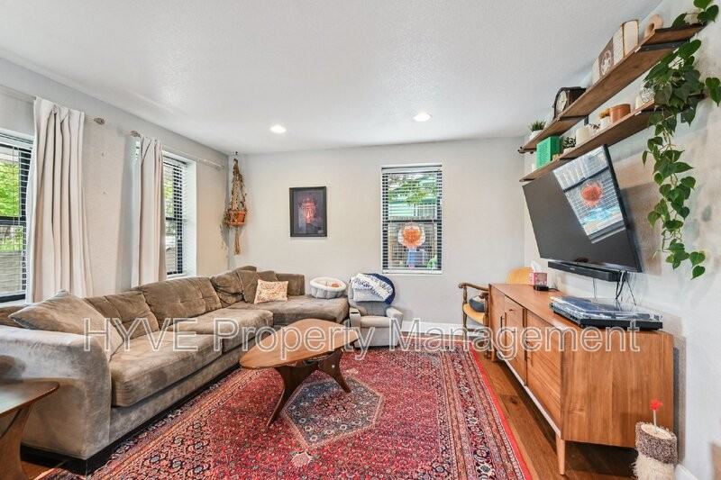 3635 N Saint Paul St - Photo 3 of 25