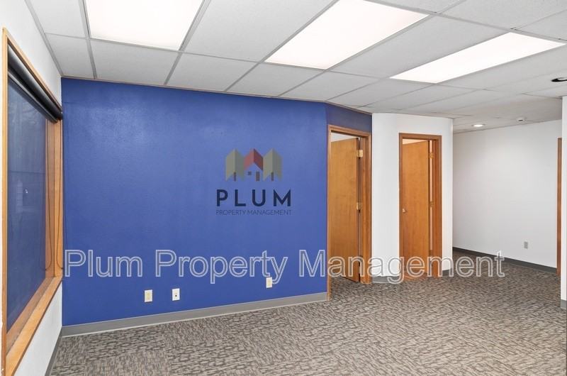 690 Sw Higgins Ave #C - Photo 3 of 8