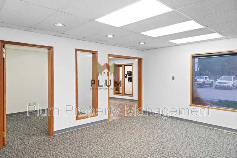 690 Sw Higgins Ave #C - Photo 4 of 8