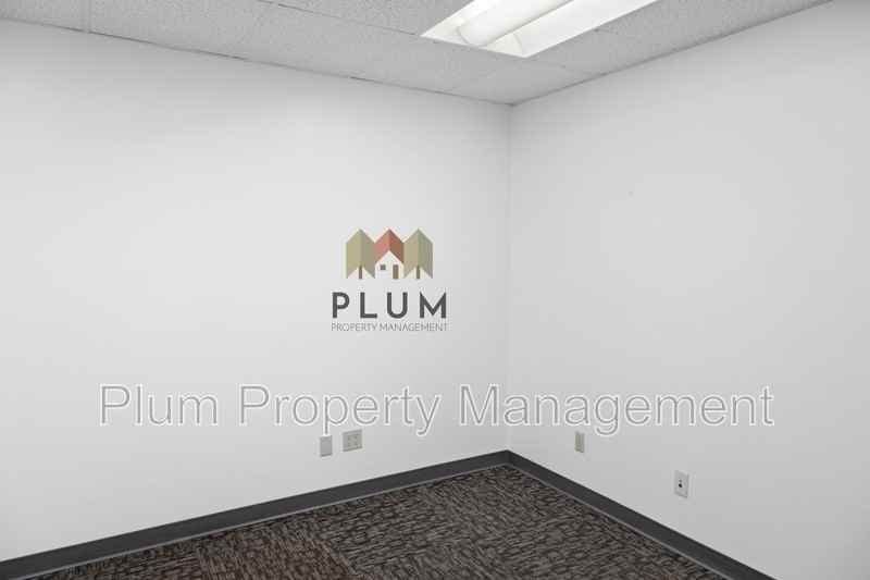 690 Sw Higgins Ave #C - Photo 5 of 8