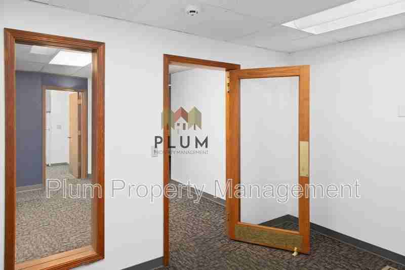 690 Sw Higgins Ave #C - Photo 6 of 8