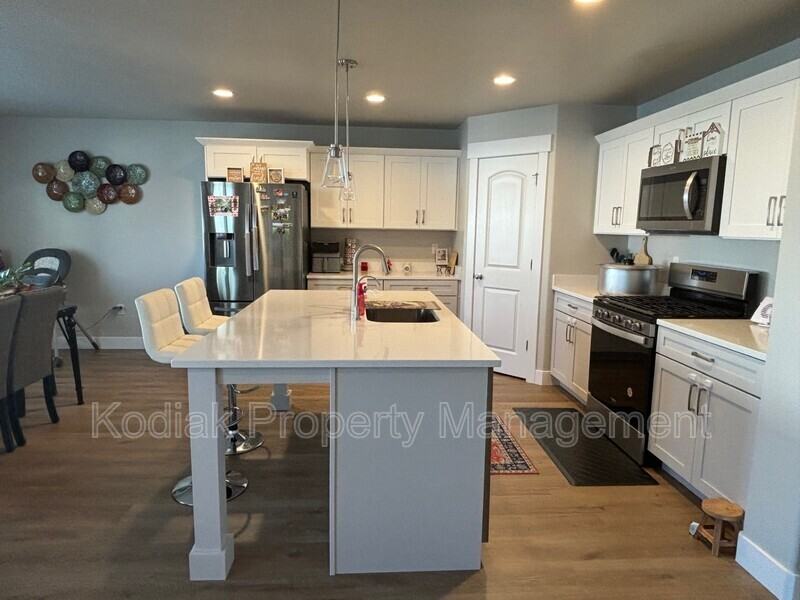 13874 S Greenford Ln - Photo 5 of 20