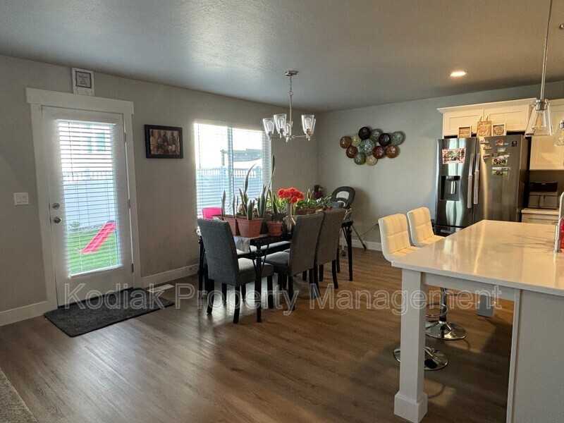 13874 S Greenford Ln - Photo 6 of 20