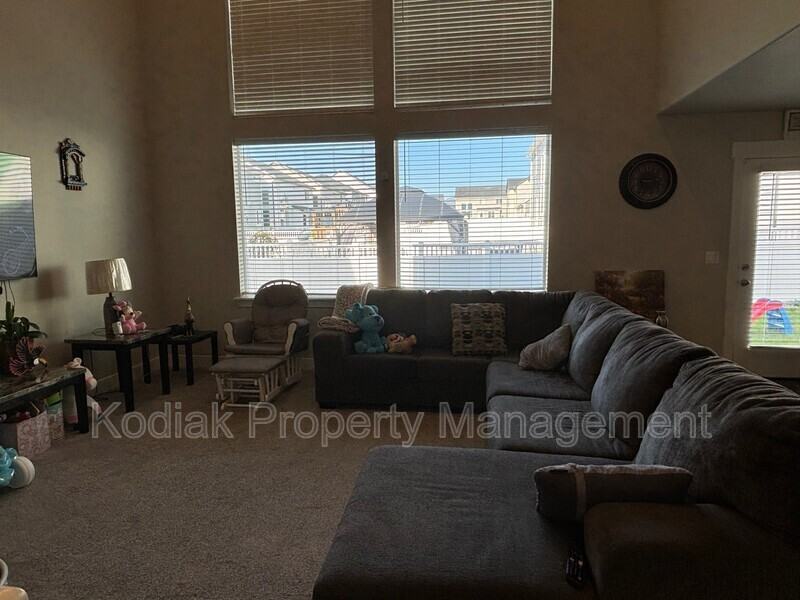 13874 S Greenford Ln - Photo 7 of 20