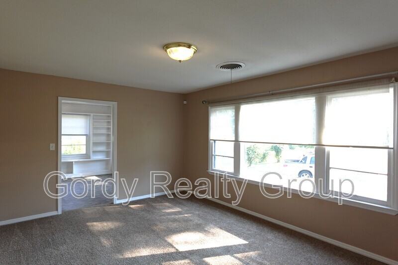 2927 Noland St - Photo 3 of 11