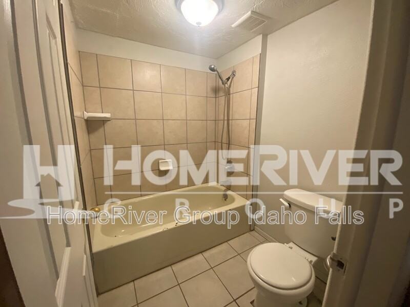 1350 Lake Ave - Photo 5 of 20