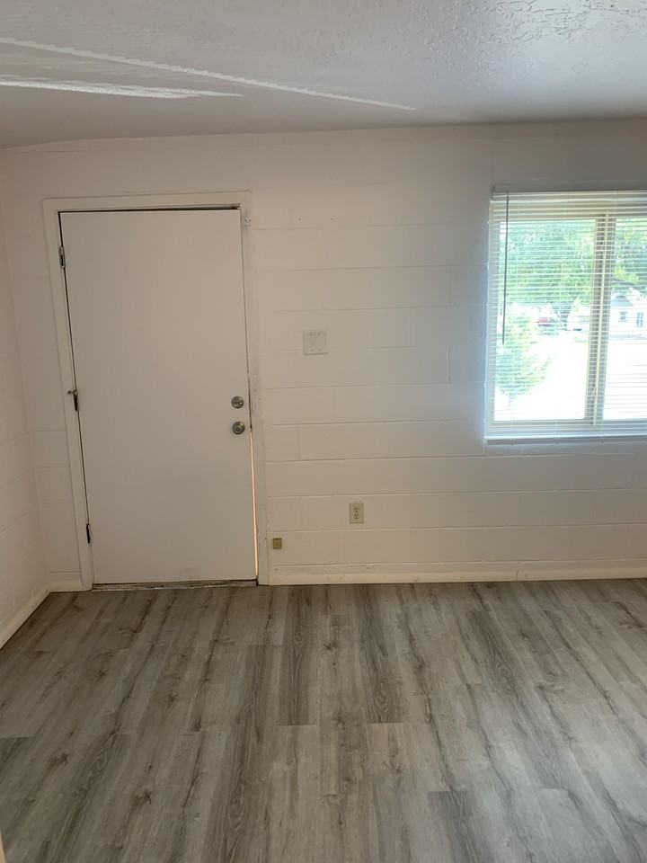 1701 Lead Ave Se - Photo 4 of 25