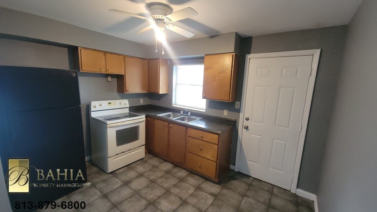 3307 N 77th St #B - Photo 3 of 23