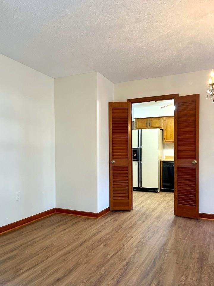 3348 Summerhill Dr - Photo 3 of 33