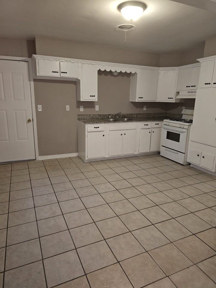 212 Nw 84th St - Photo 3 of 6