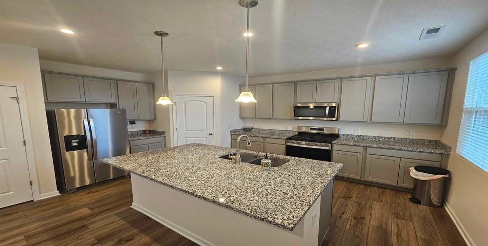 1181 Lake Forest Dr #NA - Photo 3 of 23