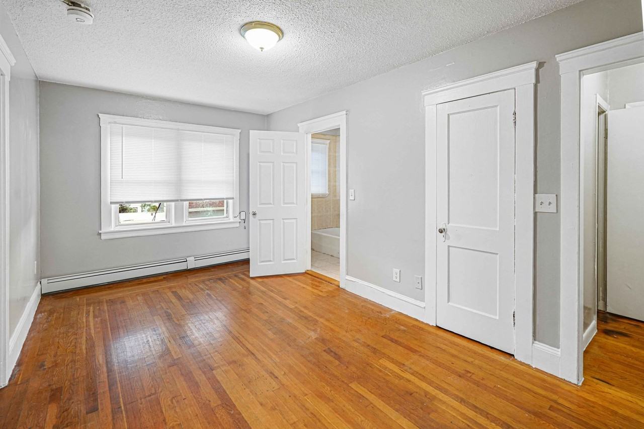 126 Sumner Ave - Photo 3 of 14