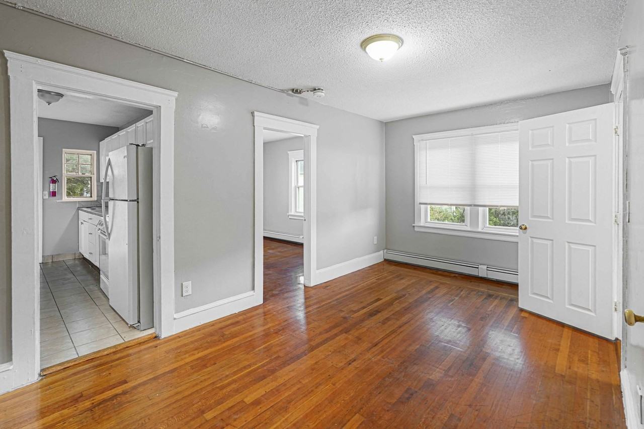126 Sumner Ave - Photo 2 of 14