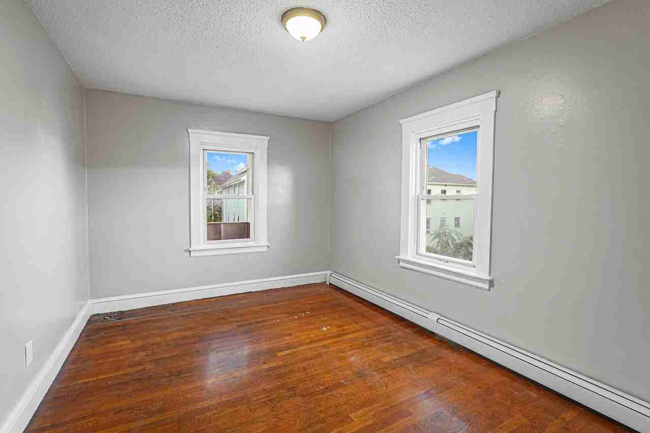 126 Sumner Ave - Photo 4 of 14