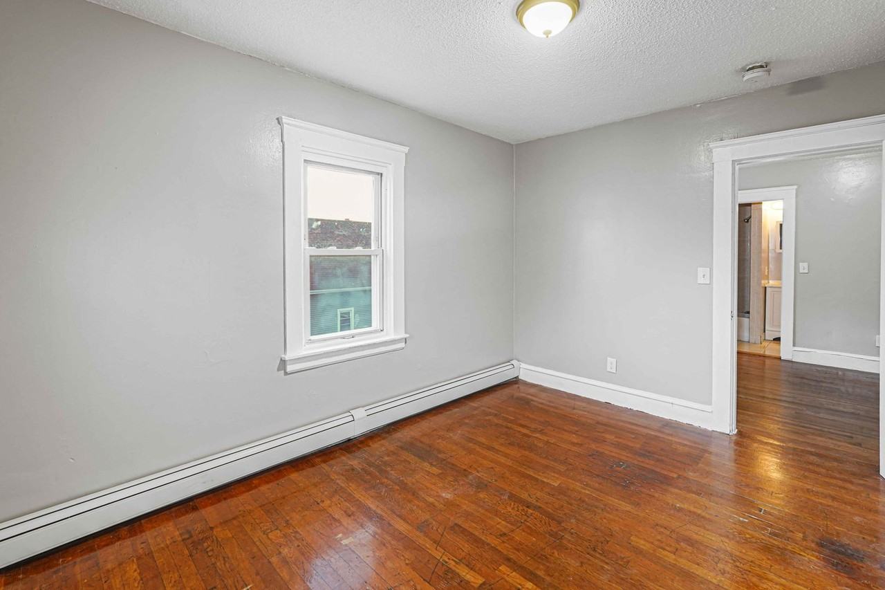 126 Sumner Ave - Photo 5 of 14