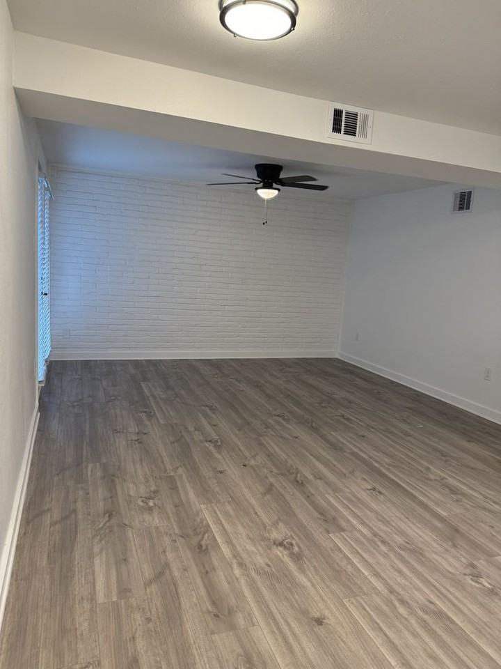 Dream Montrose - Photo 6 of 6