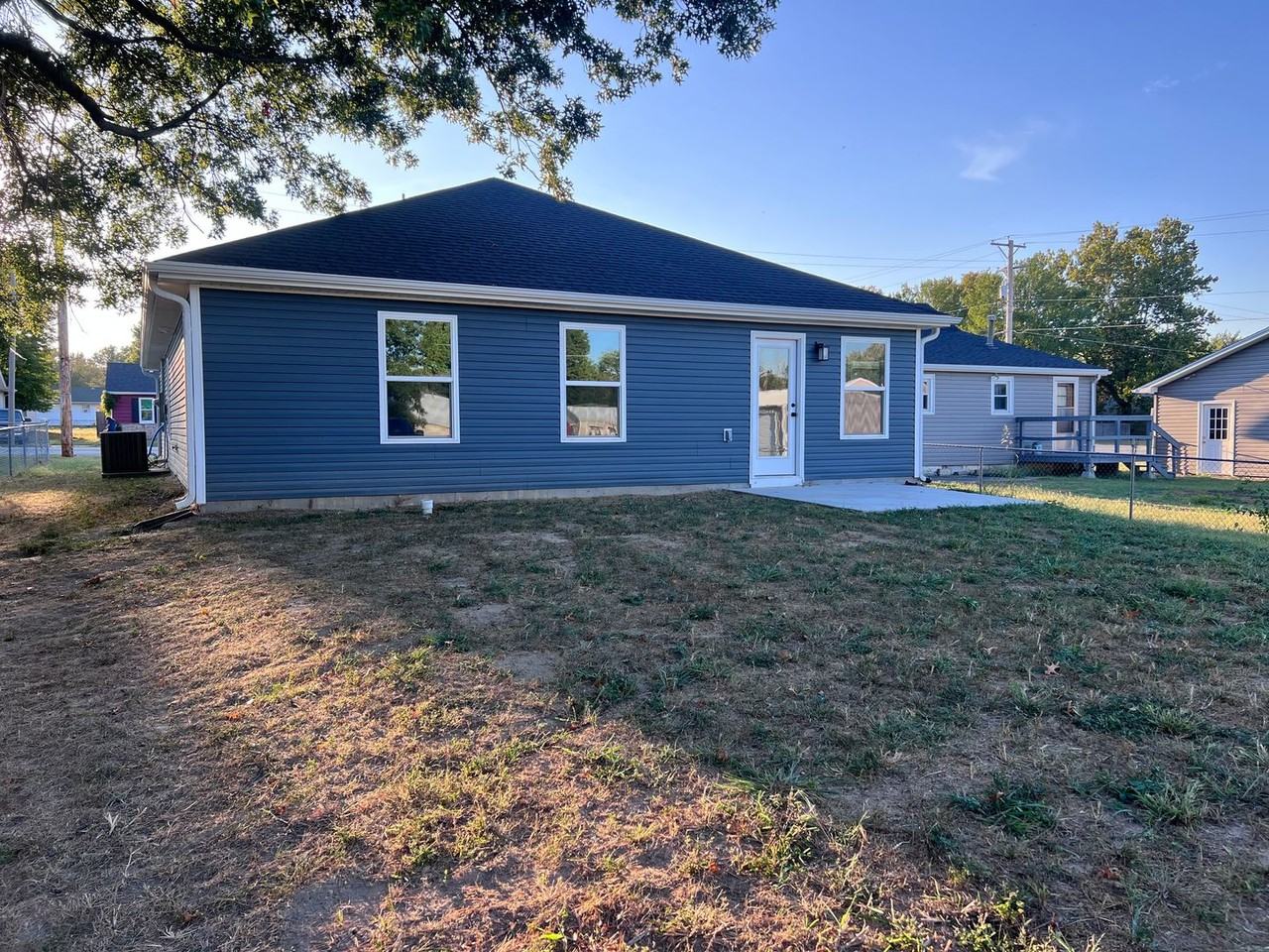 407 N Roney St - Photo 3 of 23