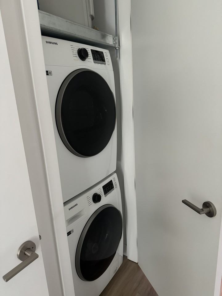 750 East Broadway #402 - Photo 5 of 10