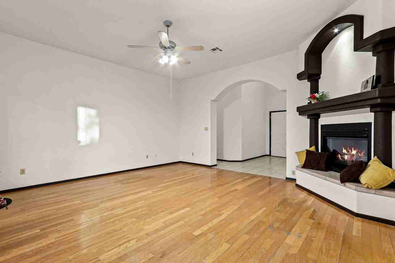 566 Canyon Point Rd - Photo 3 of 26