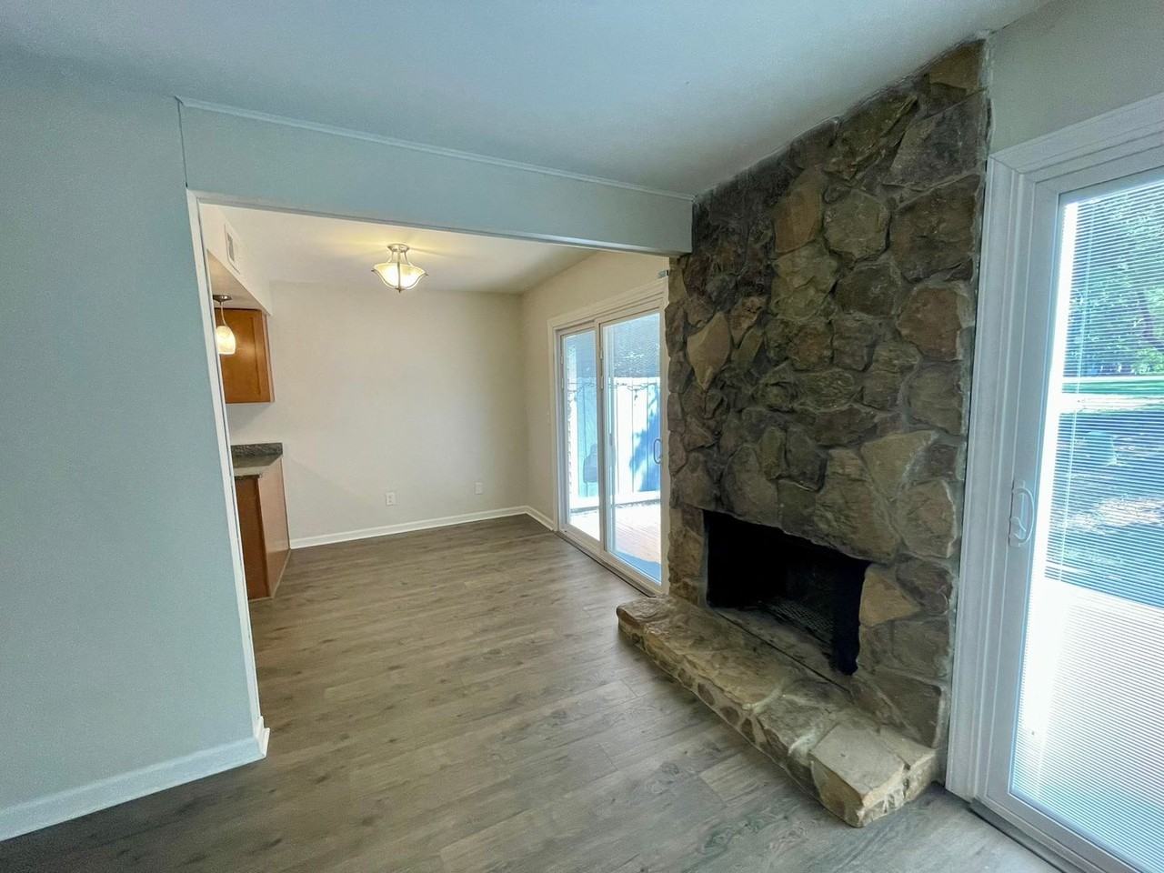 205 Mariners Row - Photo 4 of 18