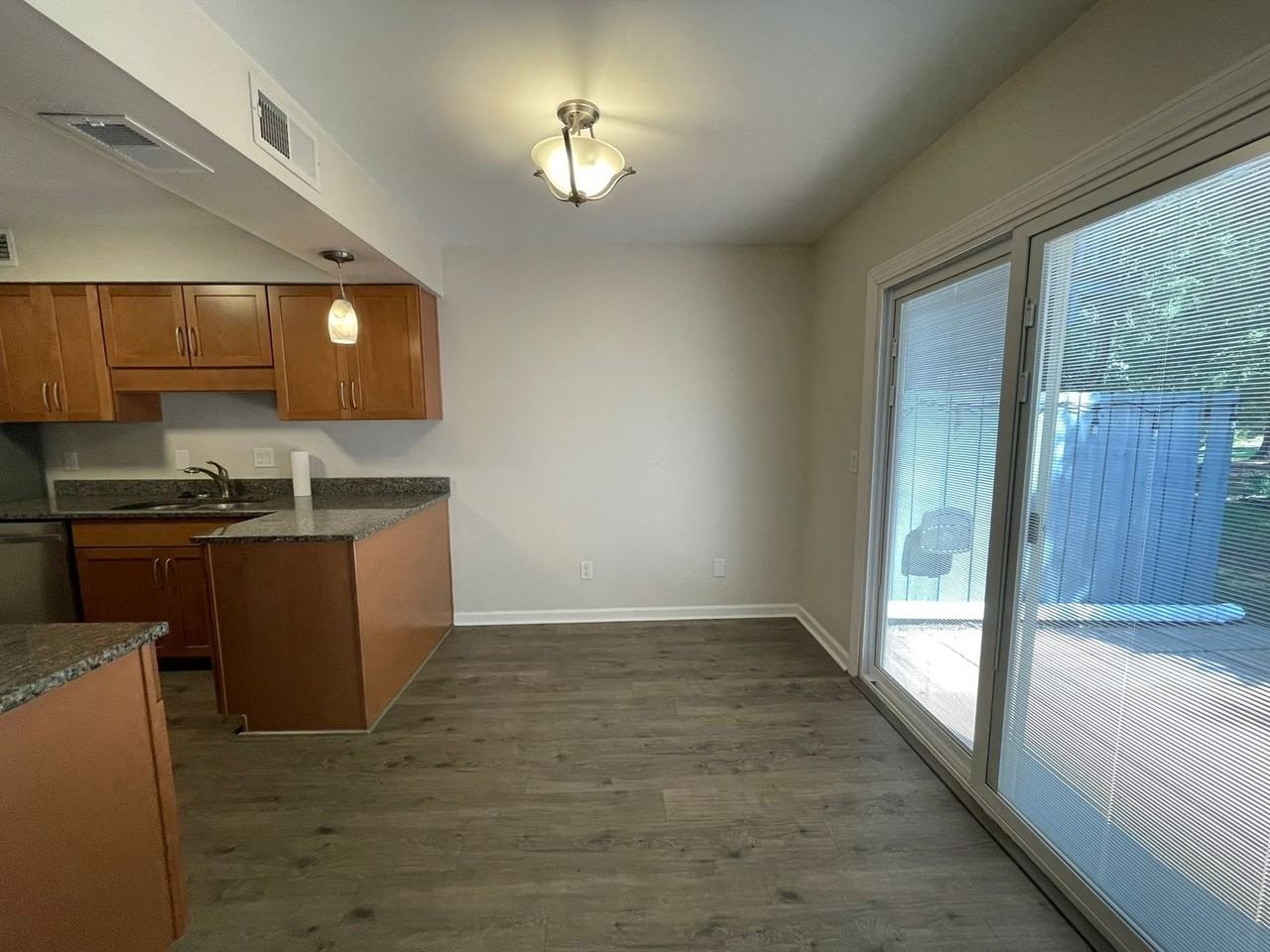 205 Mariners Row - Photo 5 of 18