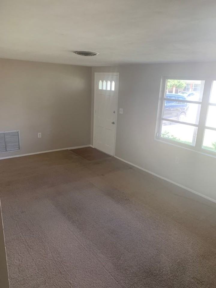 5032 Polar Dr - Photo 5 of 17