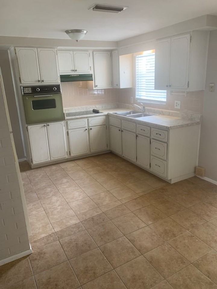 5032 Polar Dr - Photo 7 of 17