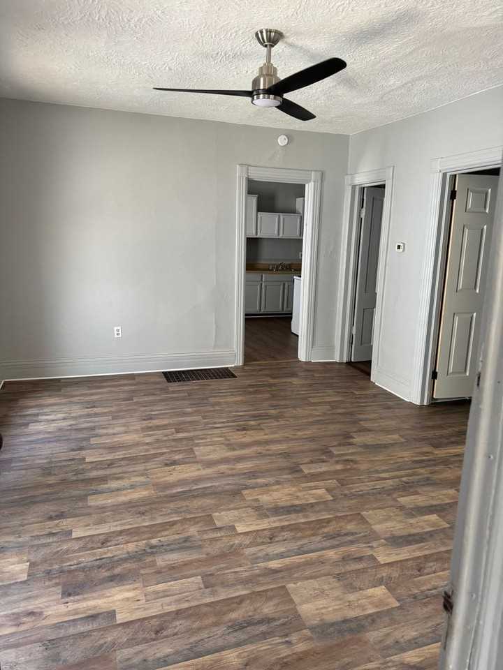 2113 Poplar St - Photo 2 of 13