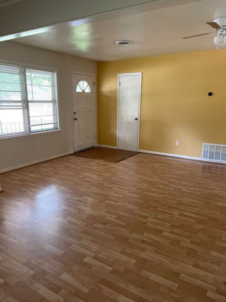 3226 Wenwood Rd - Photo 2 of 16