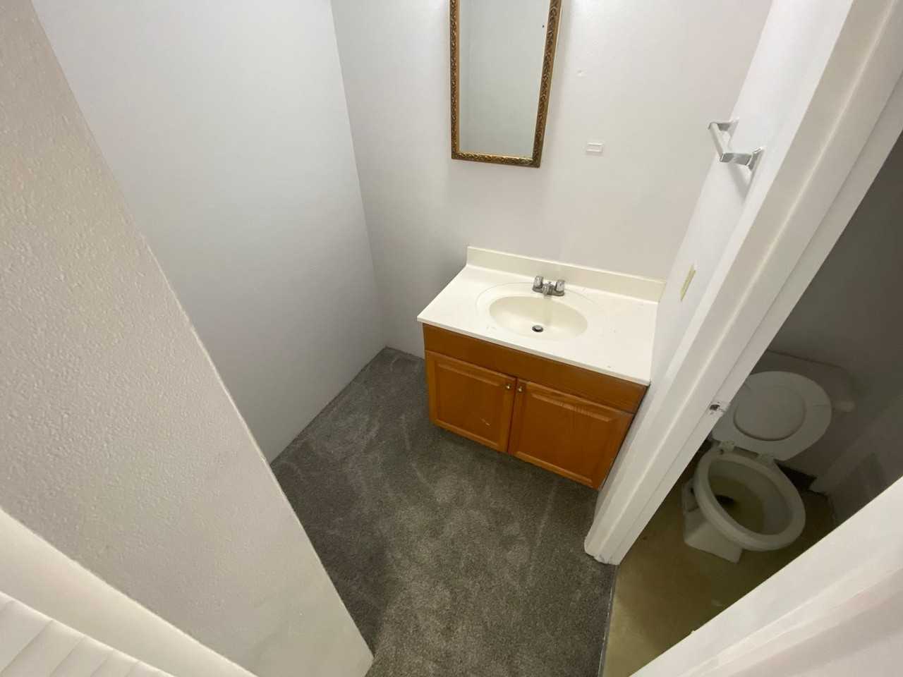 2811 Southwest Archer Road - Photo 2 of 8