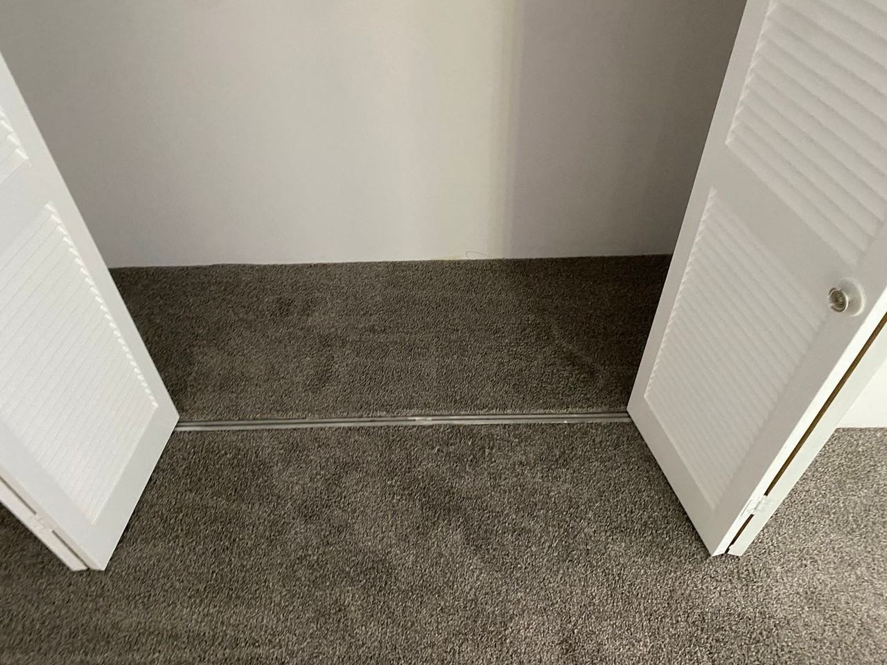 2811 Southwest Archer Road - Photo 3 of 8