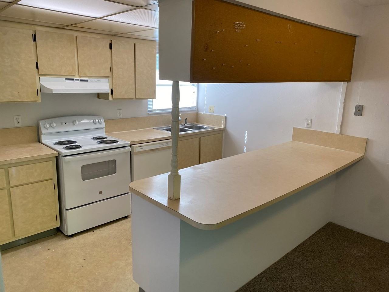 2811 Southwest Archer Road - Photo 6 of 8