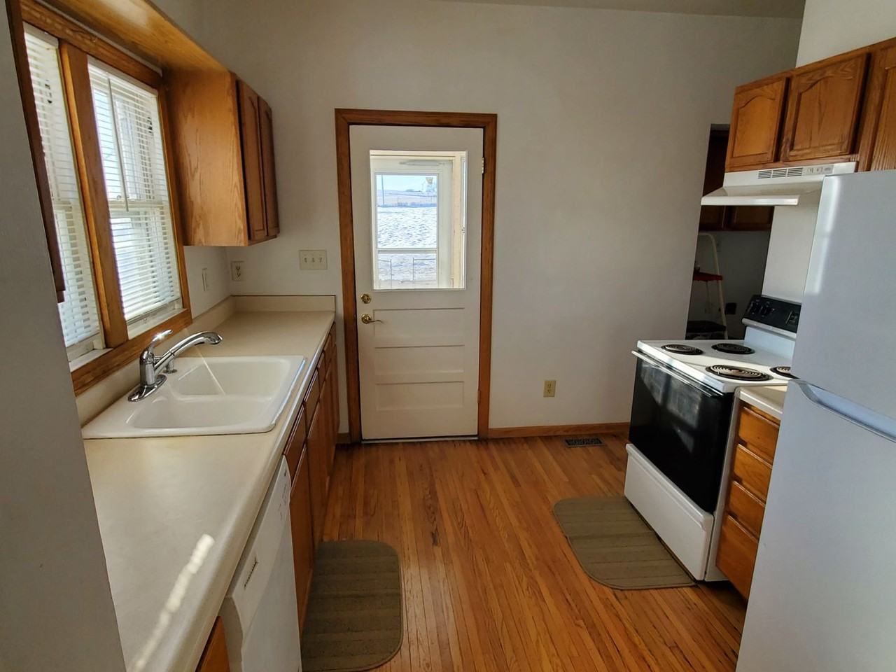 8275 W O St - Photo 3 of 20