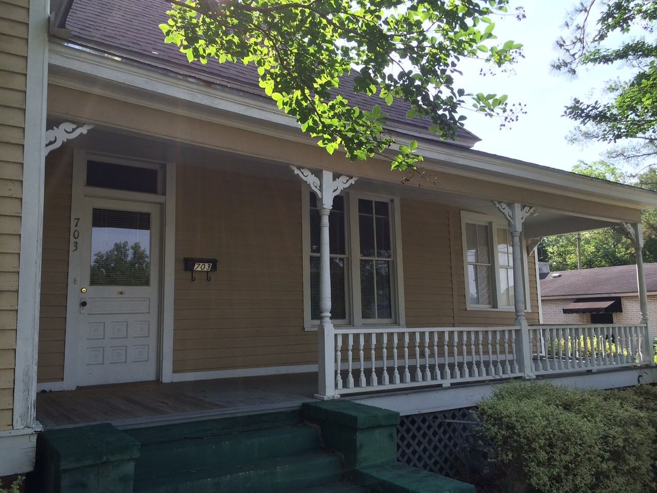 703 N Toombs St - Photo 2 of 13