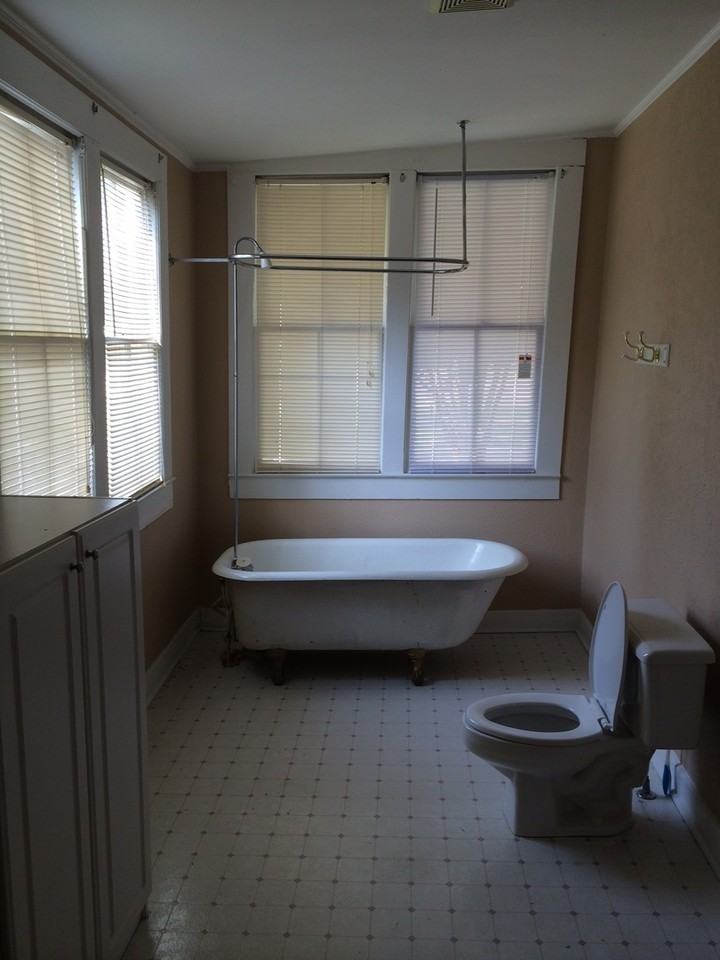 703 N Toombs St - Photo 5 of 13