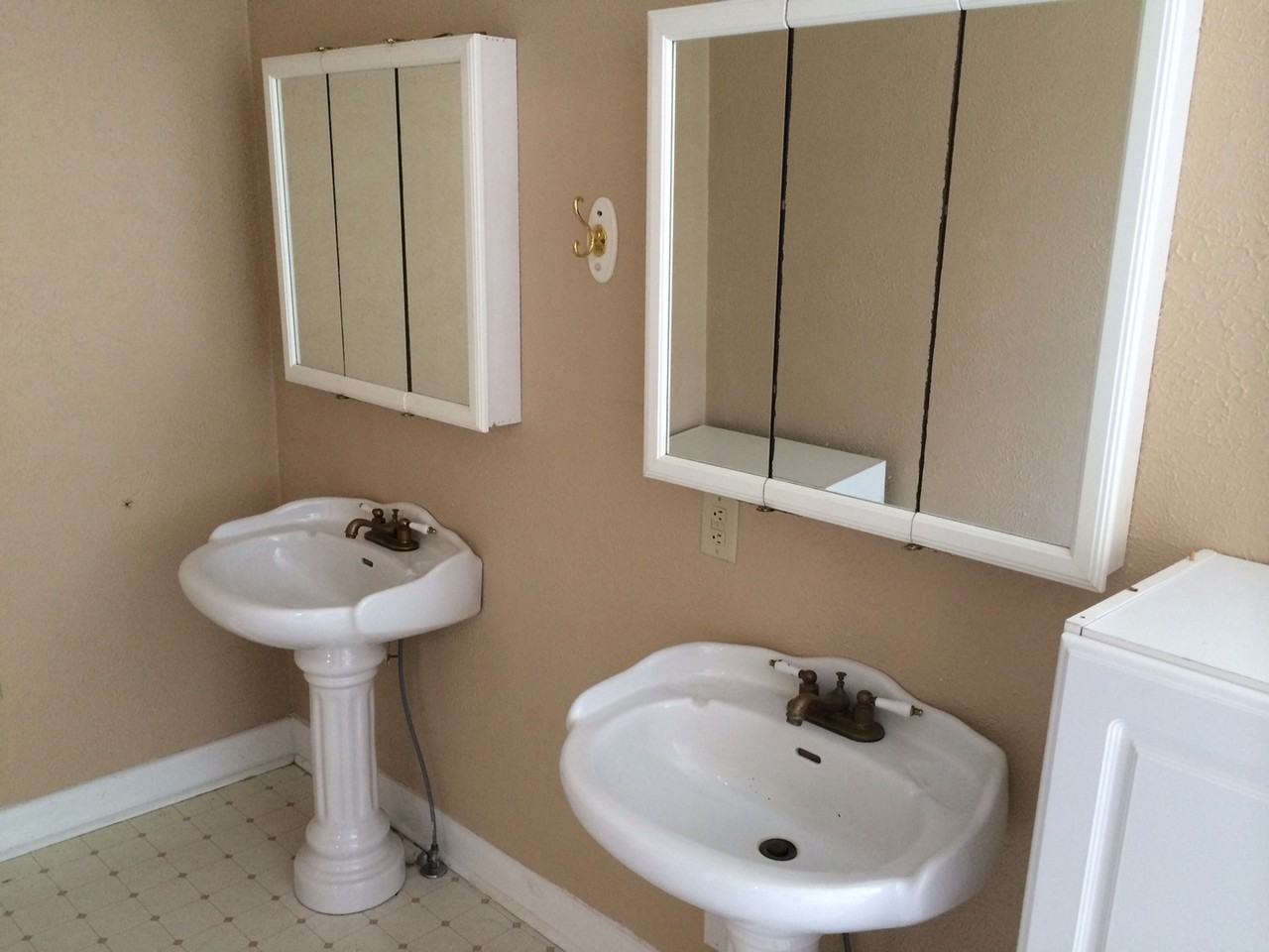 703 N Toombs St - Photo 6 of 13