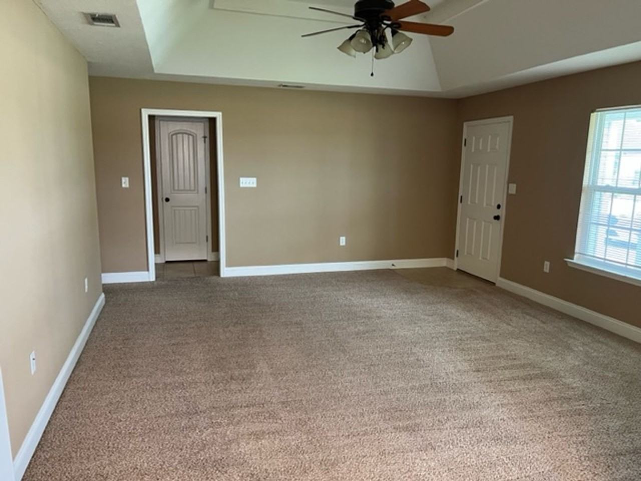 4868 Stonewall Cir - Photo 2 of 13
