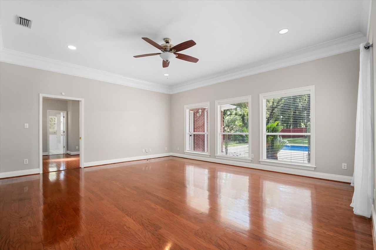 5221 Burma Rd W - Photo 3 of 20