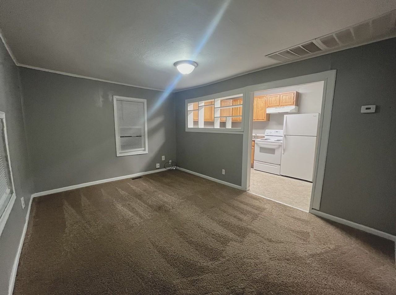 2804 W Elm St - Photo 2 of 9