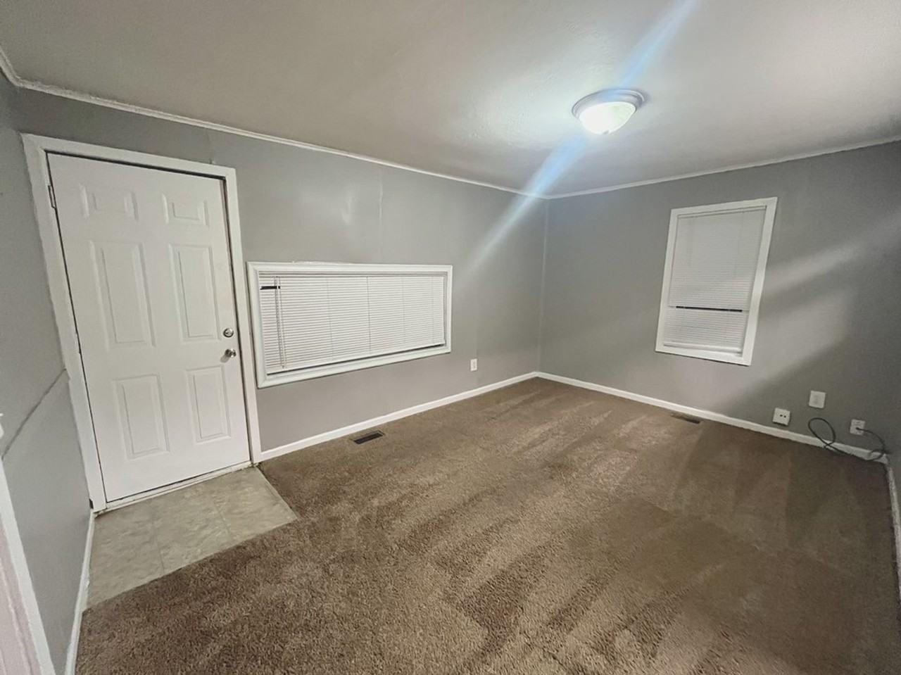 2804 W Elm St - Photo 3 of 9