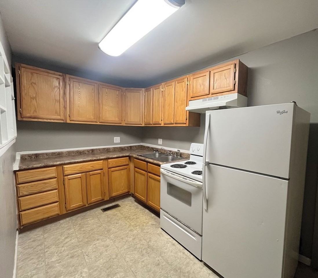 2804 W Elm St - Photo 4 of 9