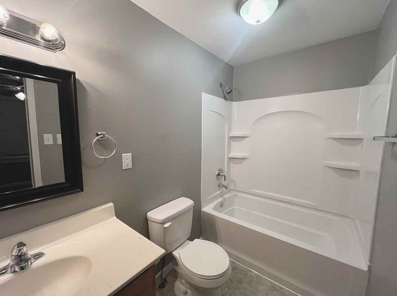 2804 W Elm St - Photo 6 of 9