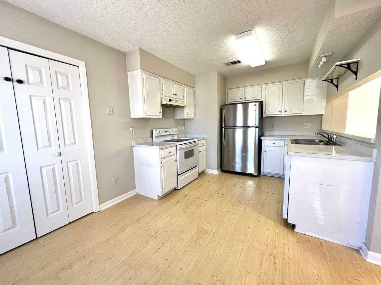 126 Meadowbrook Ct - Photo 6 of 30