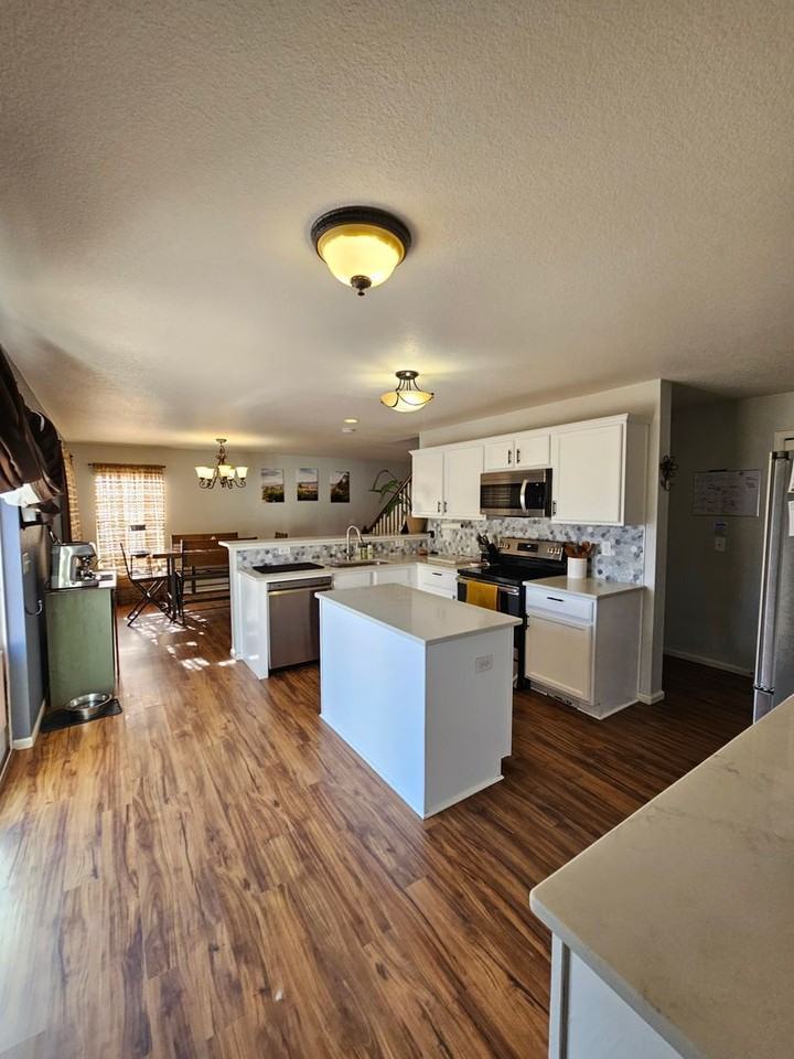 9585 Castle Oaks Dr - Photo 2 of 40