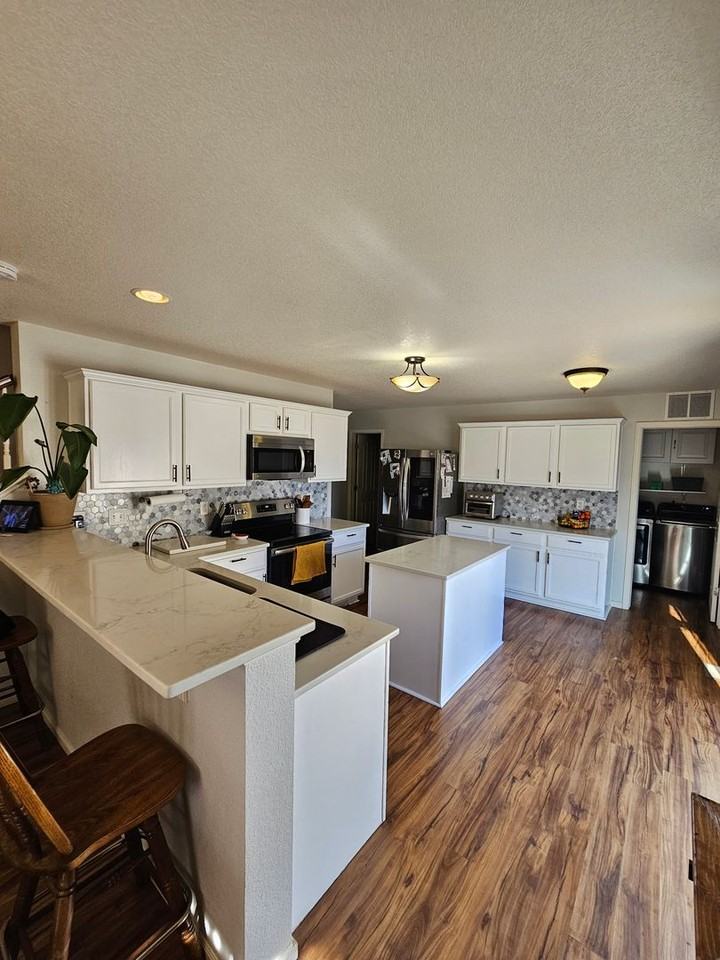 9585 Castle Oaks Dr - Photo 4 of 40