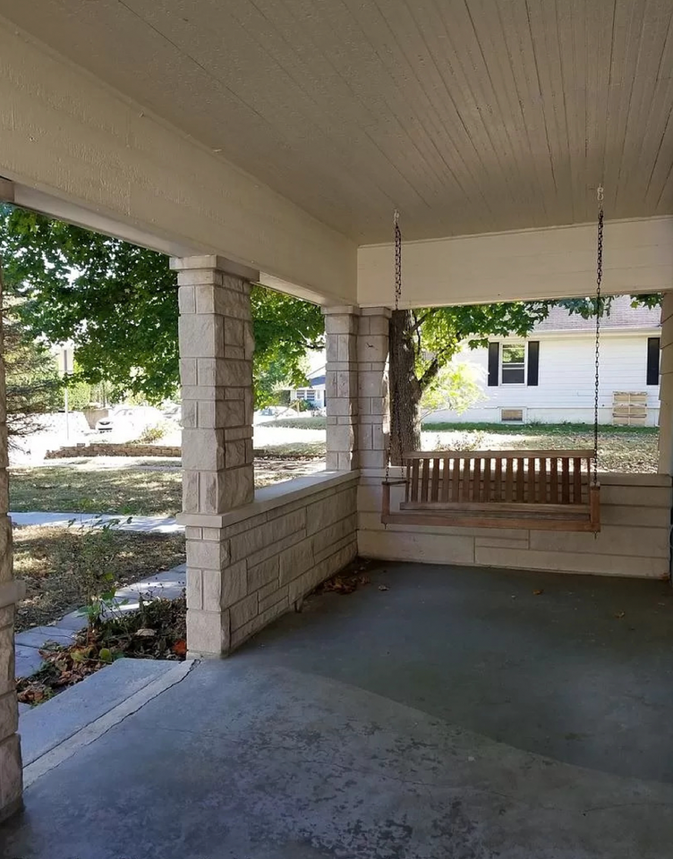 1416 S Lincoln St - Photo 2 of 11